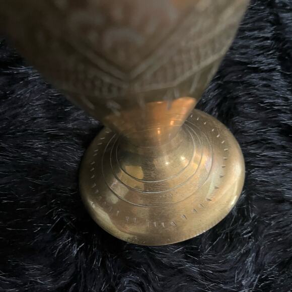 VTG 70s etched brass fluted vase - Picture 2 of 9